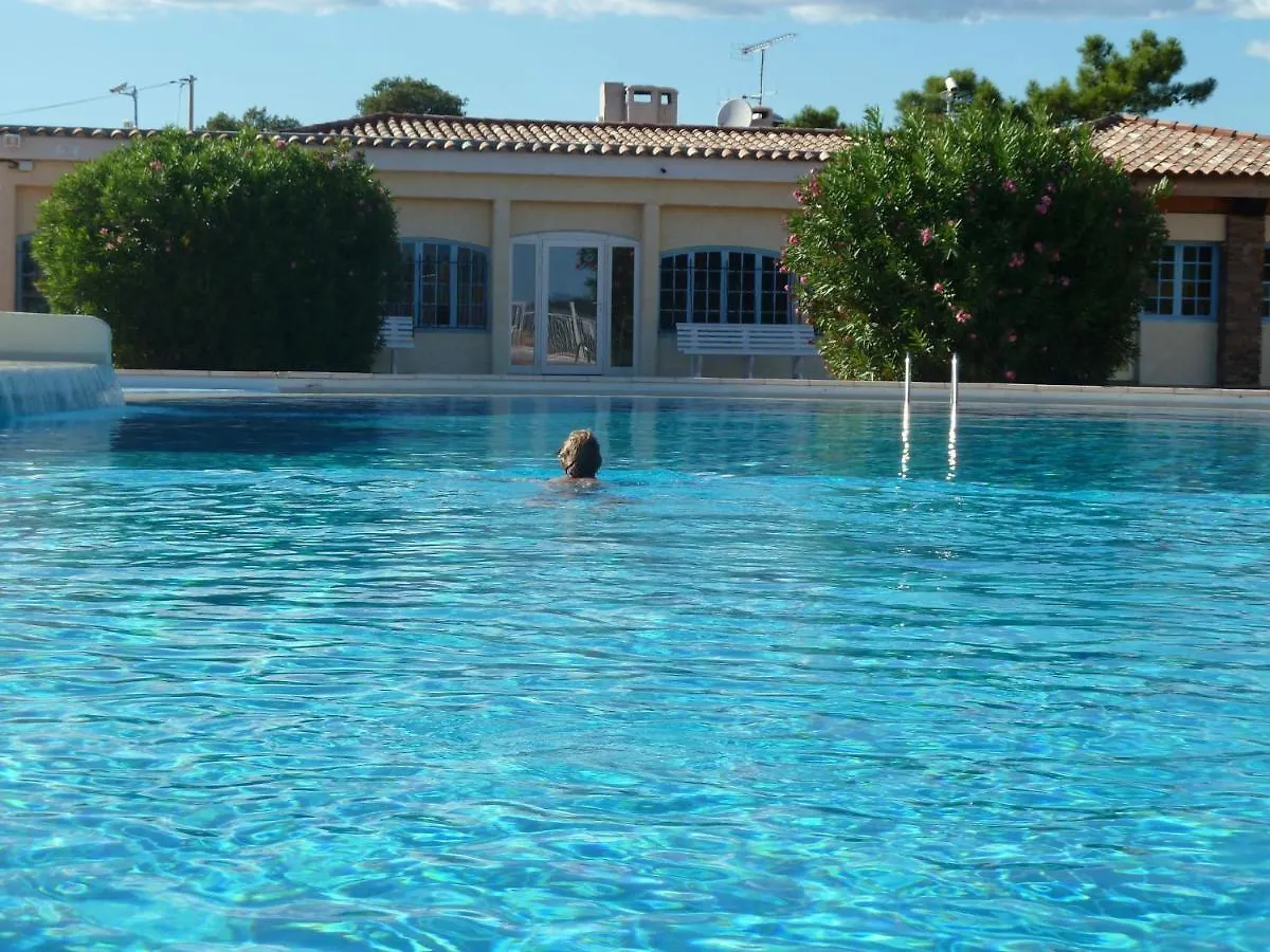 Charming Holiday Home On A Secured Private Domain With Large Swimming Pool Fréjus