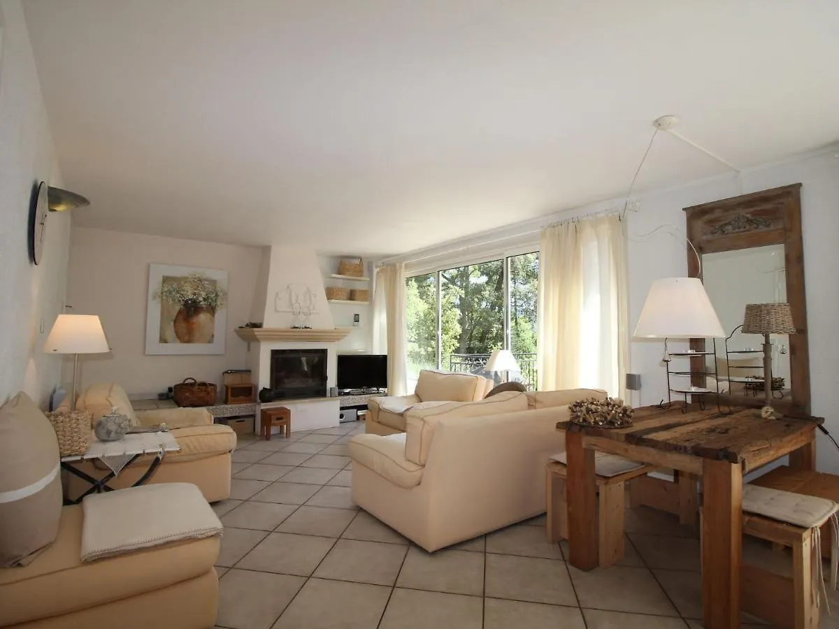 Charming Holiday Home On A Secured Private Domain With Large Swimming Pool Frejus 0*,